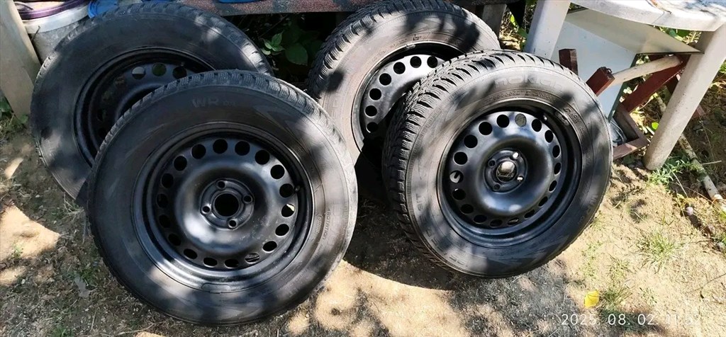 Használt (gyári felni) lemezfelni, rajta 195/65/r15 használt Nokian téli gumi gumi  6. kép