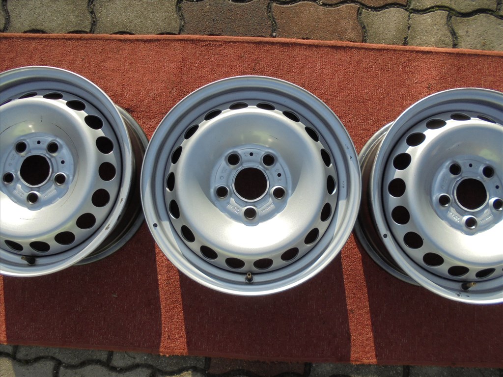 16-os gyári 5 x 120-as Vw Crafter 2-es újszerű lemezfelni eladó 4. kép