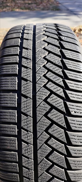  235/50 R19" újszerű Continental téli gumi szett 1. kép