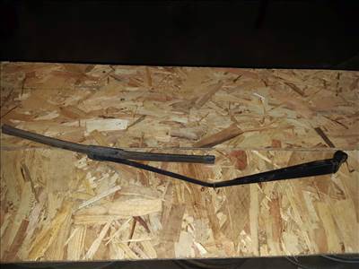 Suzuki Swift III 04-10 Jobb Első Ablaktörlő Kar