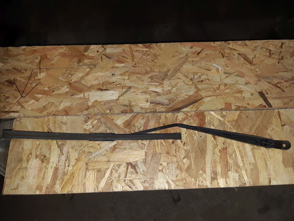 Suzuki Swift III 04-10 Jobb Elsõ Ablaktörlõ Kar 2. kép