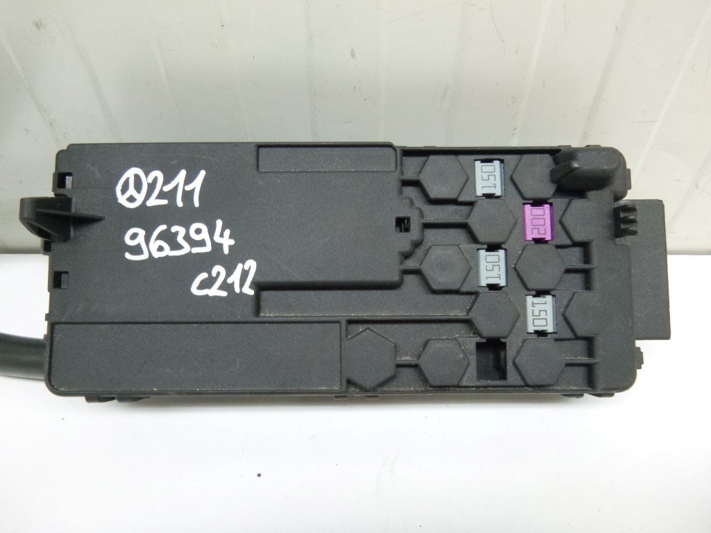 Mercedes-Benz 211 (W211) biztosítéktábla csomagtér 2115452301 3. kép