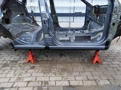 Nissan Qashqai (J10) jobb küszöb