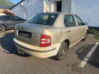 SKODA FABIA I Lépcsőshátú (6Y3) Jobb hátsó Dobbetét (Kerékjárati, Műanyag)