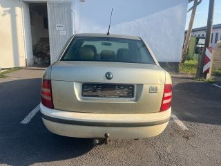 SKODA FABIA I Lépcsőshátú (6Y3) Jobb hátsó Dobbetét (Kerékjárati, Műanyag) 3. kép