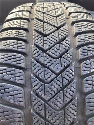  245/4019" újszerű Pirelli téli gumi 2 db