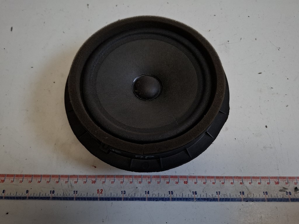 Suzuki SX4 S-Cross jobb elsõ hangszóró 3910268L01 1. kép