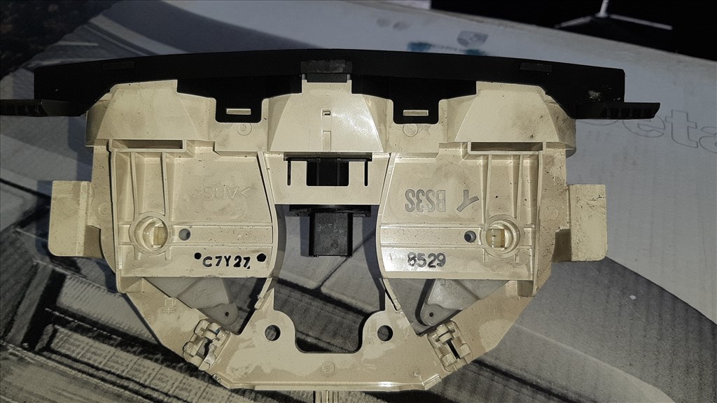 Eladó egy Mazda 3 BK 2006-ból kiszerelt fűtés állító kapcsoló  c7y27 2. kép