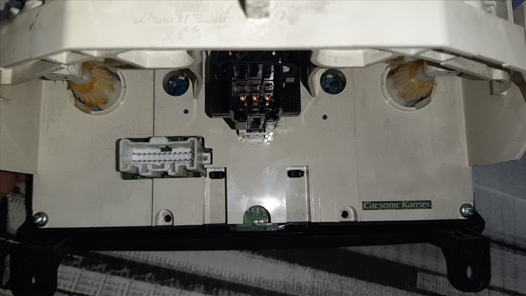 Eladó egy Mazda 3 BK 2006-ból kiszerelt fűtés állító kapcsoló  c7y27 3. kép