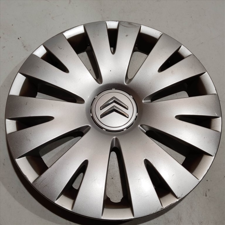 209507 Citroen Berlingo 2008-2018 15"-os dísztárcsa (1db) a képen látható állapotban 9657791980 1. kép