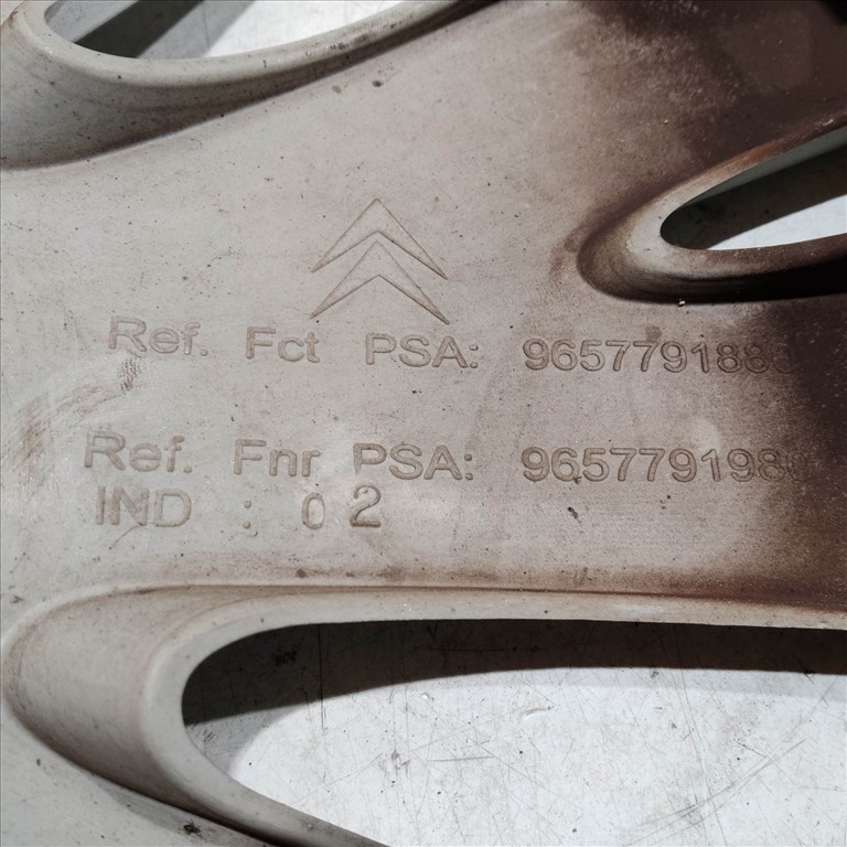 209507 Citroen Berlingo 2008-2018 15"-os dísztárcsa (1db) a képen látható állapotban 9657791980 3. kép