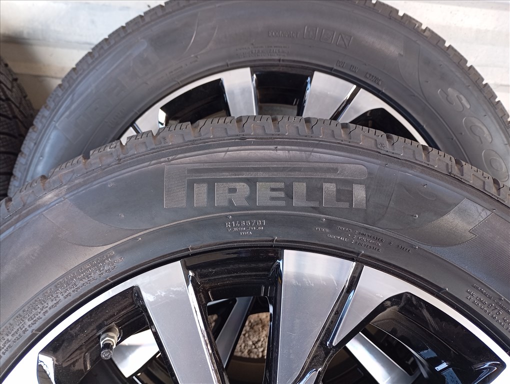  Új gyári Lexus alufelni 5x114,3 7,5x18 ET35 kf: 60,1 mm új Pirelli Scorpion Winter 235/60 R18 7. kép
