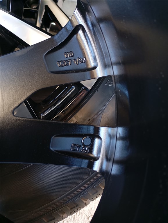  Új gyári Lexus alufelni 5x114,3 7,5x18 ET35 kf: 60,1 mm új Pirelli Scorpion Winter 235/60 R18 9. kép