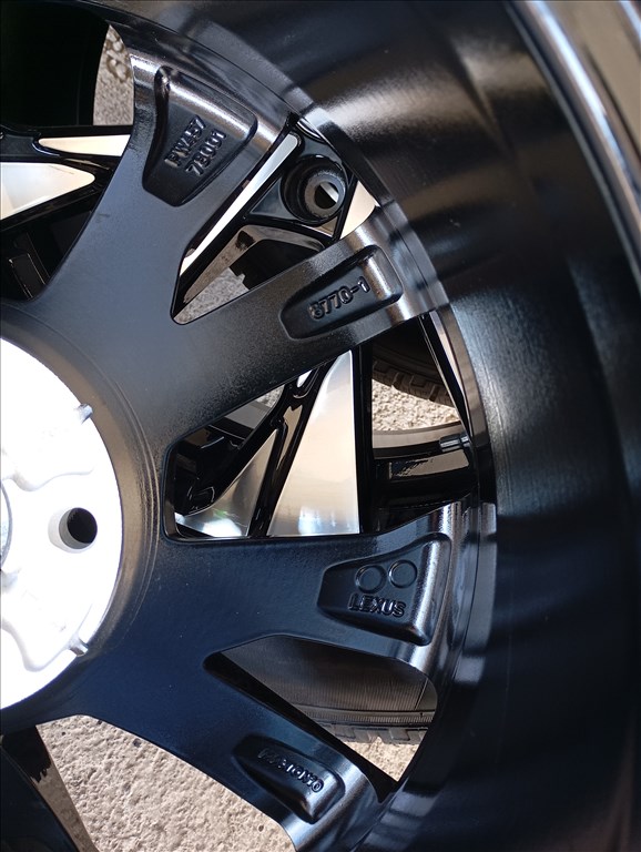  Új gyári Lexus alufelni 5x114,3 7,5x18 ET35 kf: 60,1 mm új Pirelli Scorpion Winter 235/60 R18 10. kép