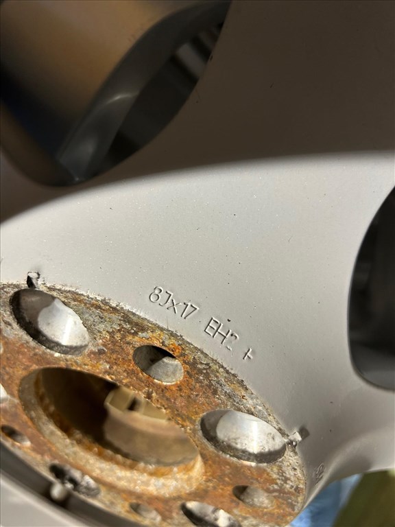  5x120 lyukosztású 17" újszerű (gyári felni) alufelni, rajta 225/45 újszerű Radar téli gumi gumi  7. kép