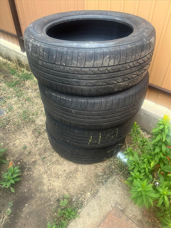  235/5519" használt nyári gumi gumi 1. kép