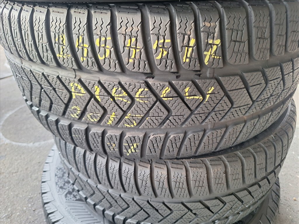  245/45/17"  Pirelli téli gumi  1. kép
