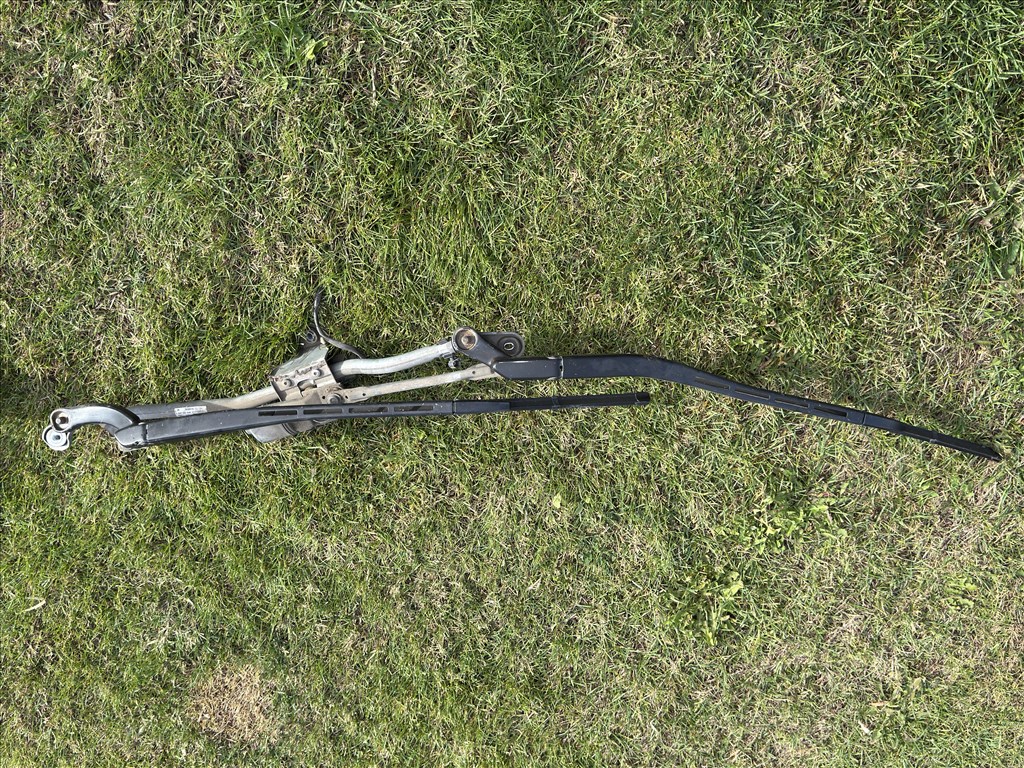 Audi A4 (B6/B7) 2.0 TDI ablaktörlő ablakemelő szerkezet motorral  1. kép