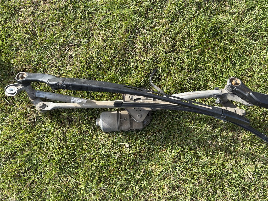 Audi A4 (B6/B7) 2.0 TDI ablaktörlő ablakemelő szerkezet motorral  2. kép