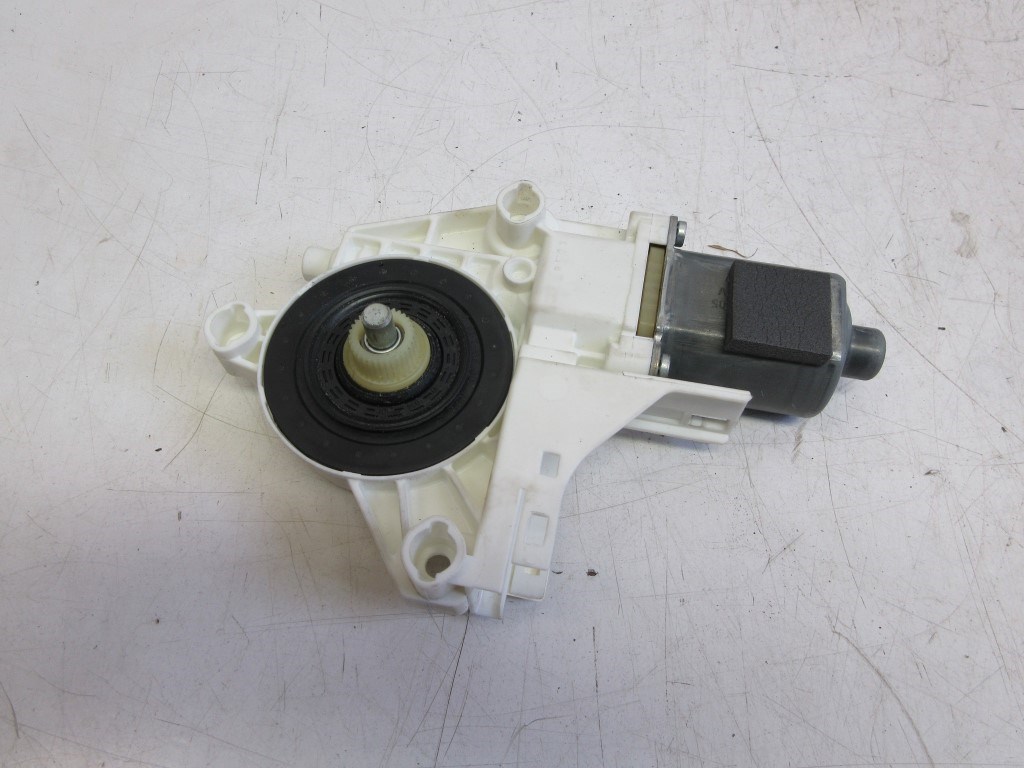 Audi A3 5 ajtós (8P) jobb elsõ ablakemelõ motor 8P0959802K 0130822205 1. kép