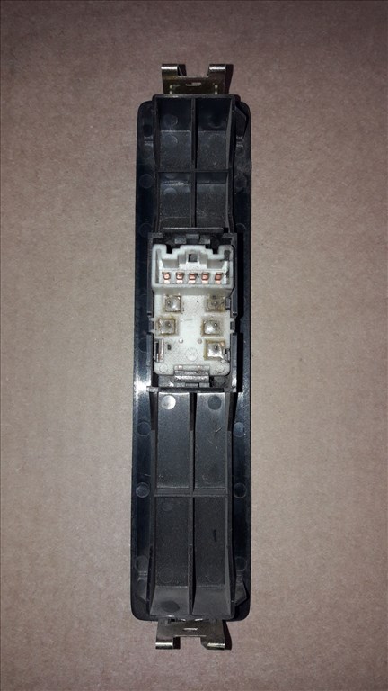 Suzuki Vitara Jobb Elsõ Ablakemelõ Kapcsoló 2. kép