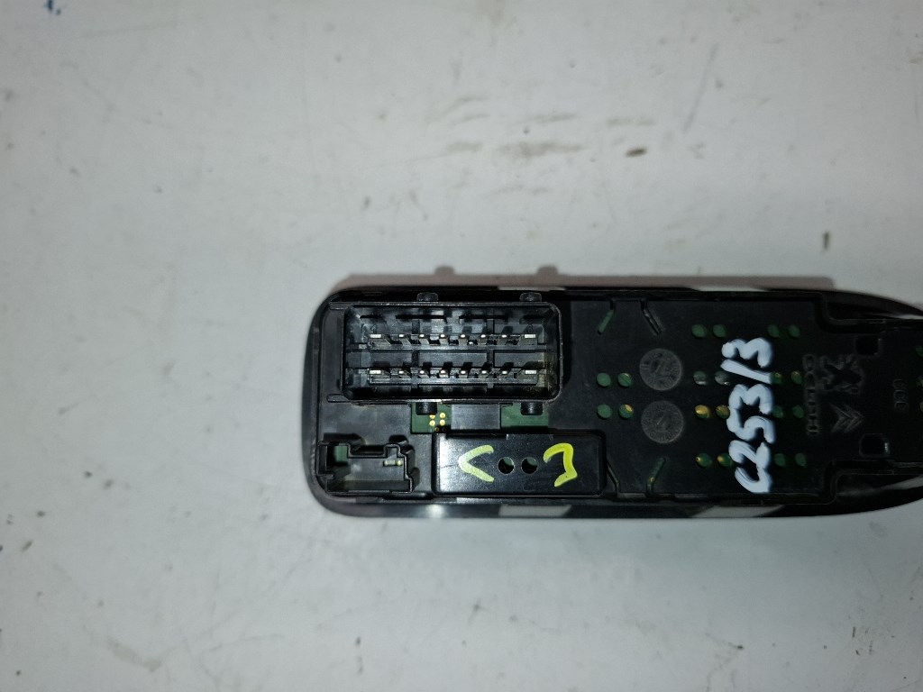 Citroen C3 (SC) bal elsõ ablakemelõ kapcsoló 96637530XT 3. kép