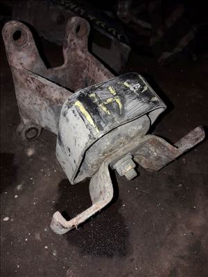 Suzuki Samurai Motortartó Bak