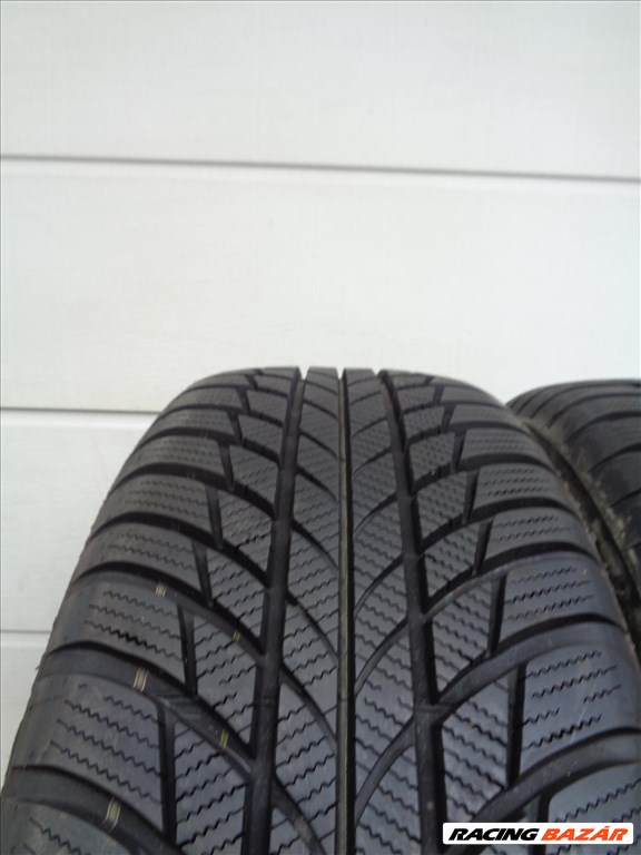 Bridgestone 205/60R16 téli gumi pár, alig futott újszerű állapotban eladó. 2. kép
