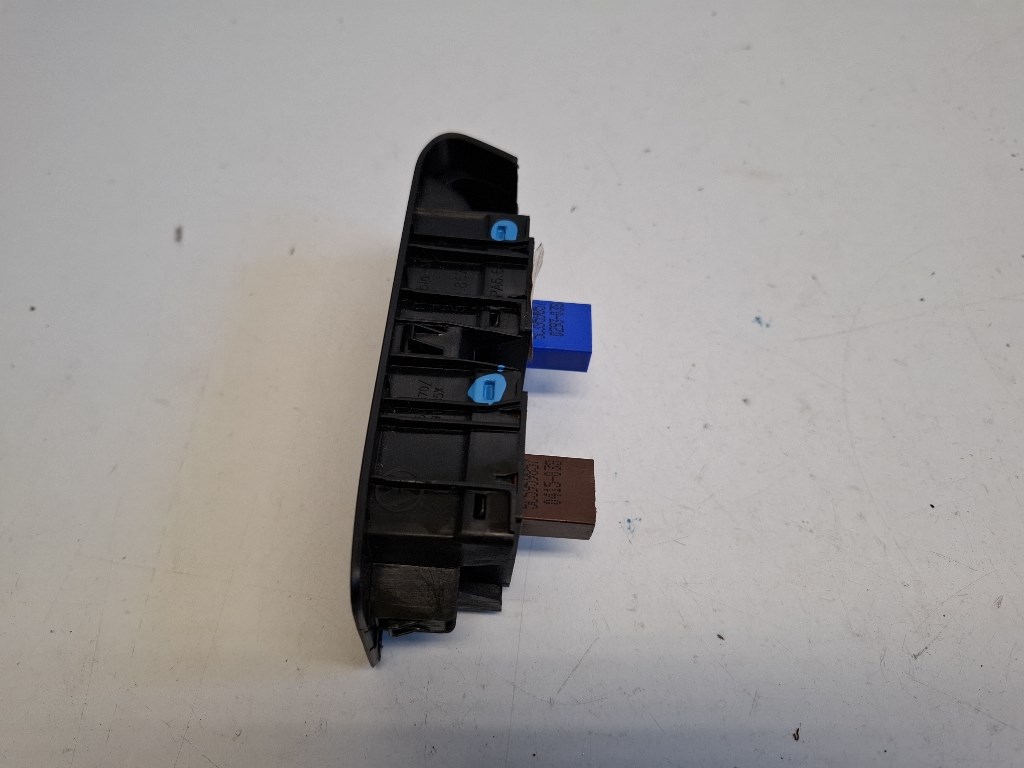 Volkswagen Beetle bal elsõ ablakemelõ kapcsoló 5C3959857 2. kép