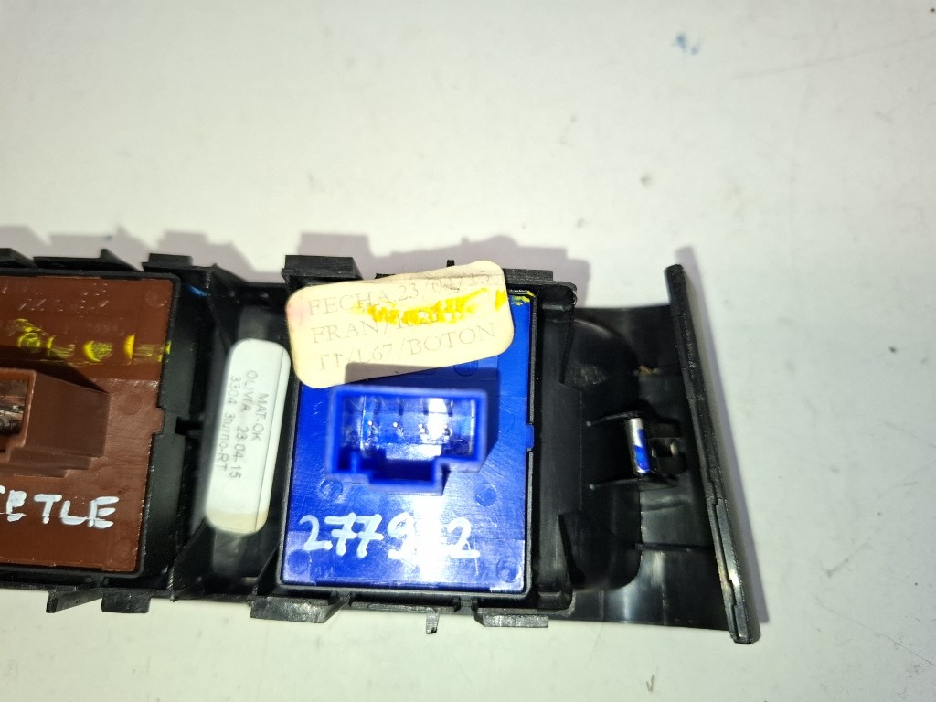 Volkswagen Beetle bal elsõ ablakemelõ kapcsoló 5C3959857 3. kép