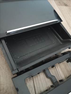 Skoda Octavia III gyári, fekete színű hamutartó és váltókeret