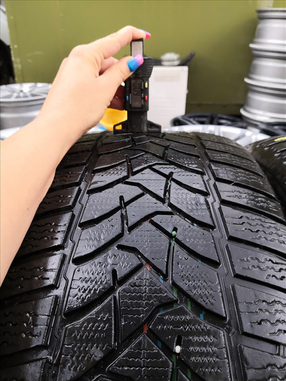 255/45 R20 és 285/40 R20 Dunlop téli gumi 30000ft a 4db/291/ 1. kép