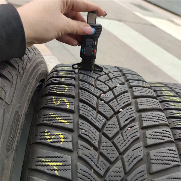  215/50 R17 Goodyear téli gumi 88000ft a 4db/90/ 1. kép