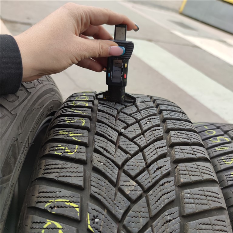  215/50 R17 Goodyear téli gumi 88000ft a 4db/90/ 3. kép