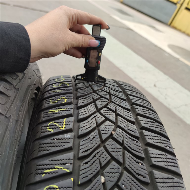  215/50 R17 Goodyear téli gumi 88000ft a 4db/90/ 4. kép