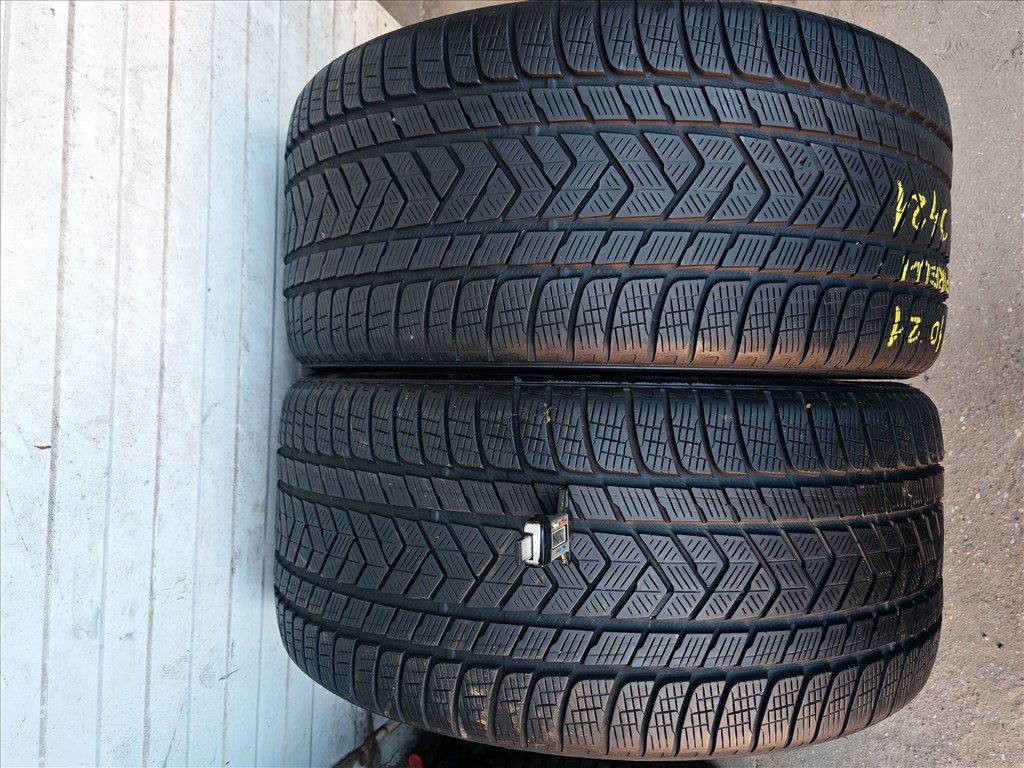  315/4021" újszerű Pirelli téli gumi gumi 2. kép