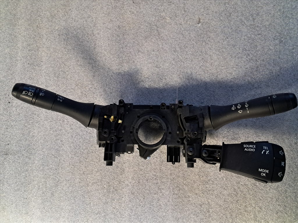 Dacia Duster II bajuszkapcsoló, komplett kormánykapcsoló 255678207r 2. kép