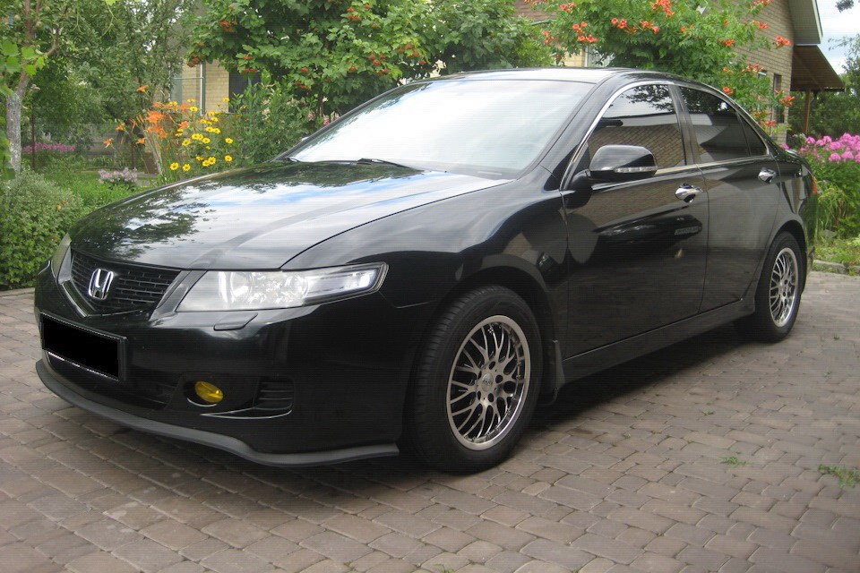 Eladó DOTZ Mugello 16" ET35 szett, 5x114.3, 205/55 újszerű Goodyear Efficientgrip  nyári gumival  8. kép