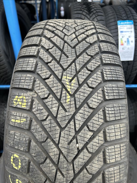 4db 235/60×18″ Pirelli téli gumiabroncs. (3751698) 2. kép