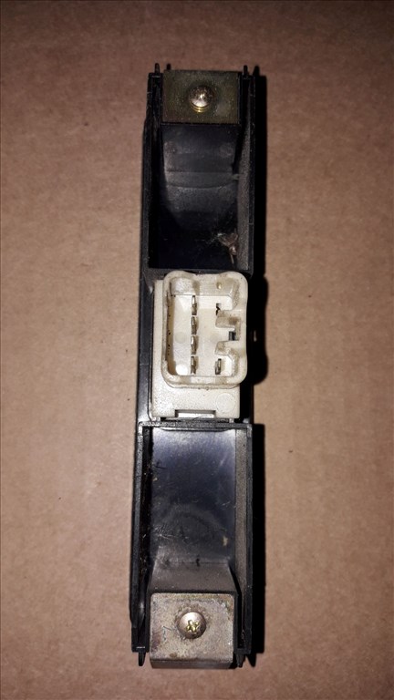 Suzuki Vitara Jobb Elsõ Ablakemelõ Kapcsoló 2. kép