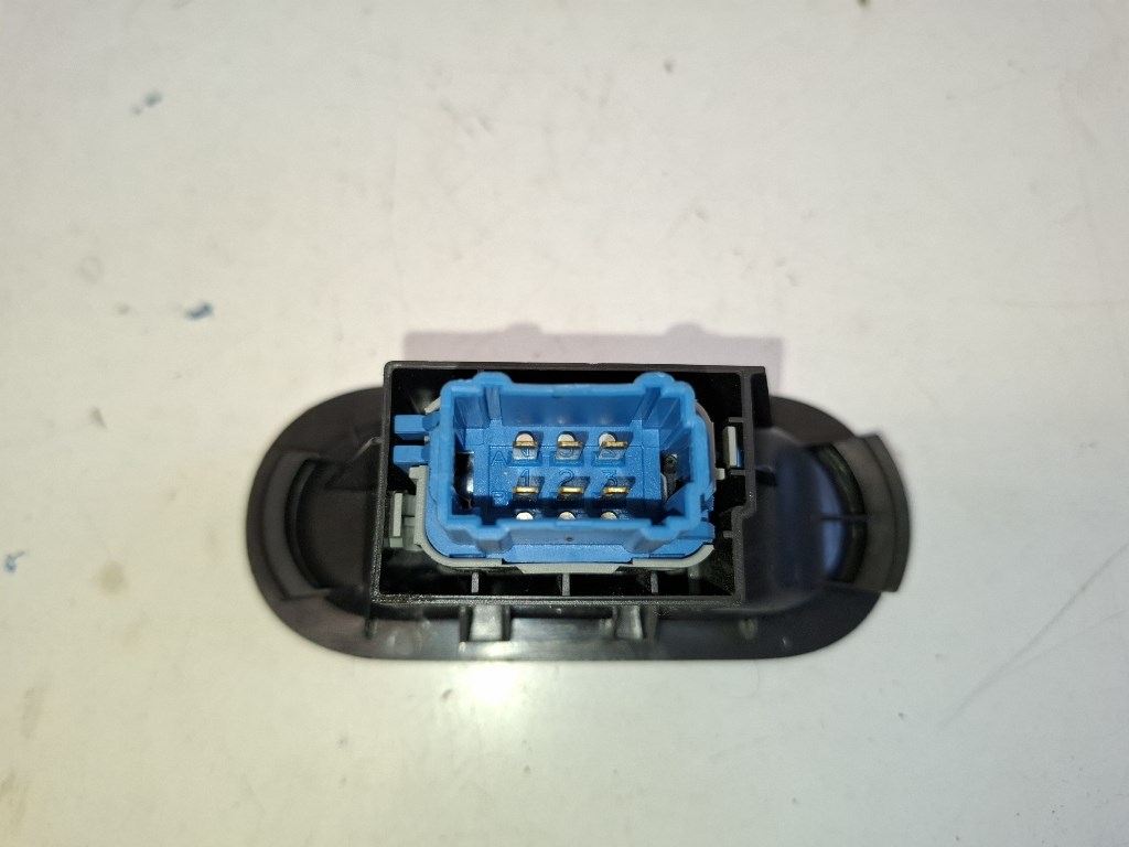 Dacia duster (HS) jobb hátsó ablakemelõ kapcsoló 8200599913 3. kép