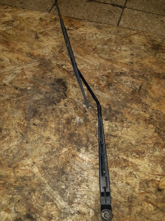 Suzuki Swift III 04-10 Jobb Elsõ Ablaktörlõ Kar 2. kép