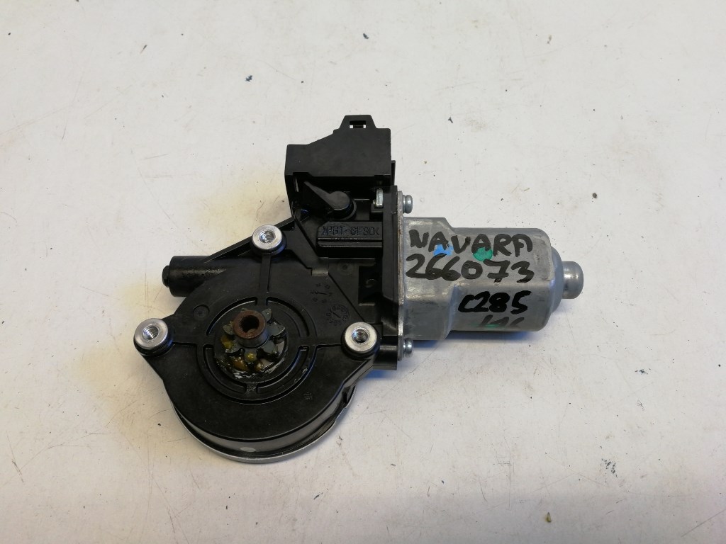 Nissan Navara (D23) bal hátsó ablakemelõ motor 827313SB0B 1. kép