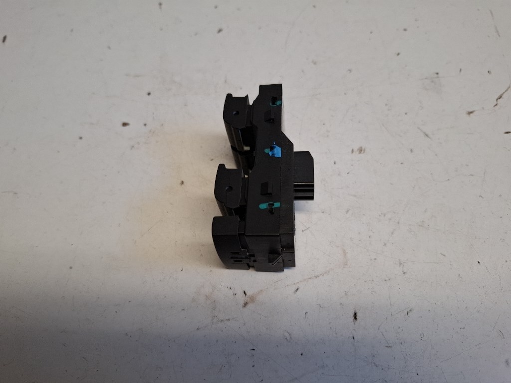 Opel Zafira Tourer bal elsõ ablakemelõ kapcsoló 13305011 2. kép