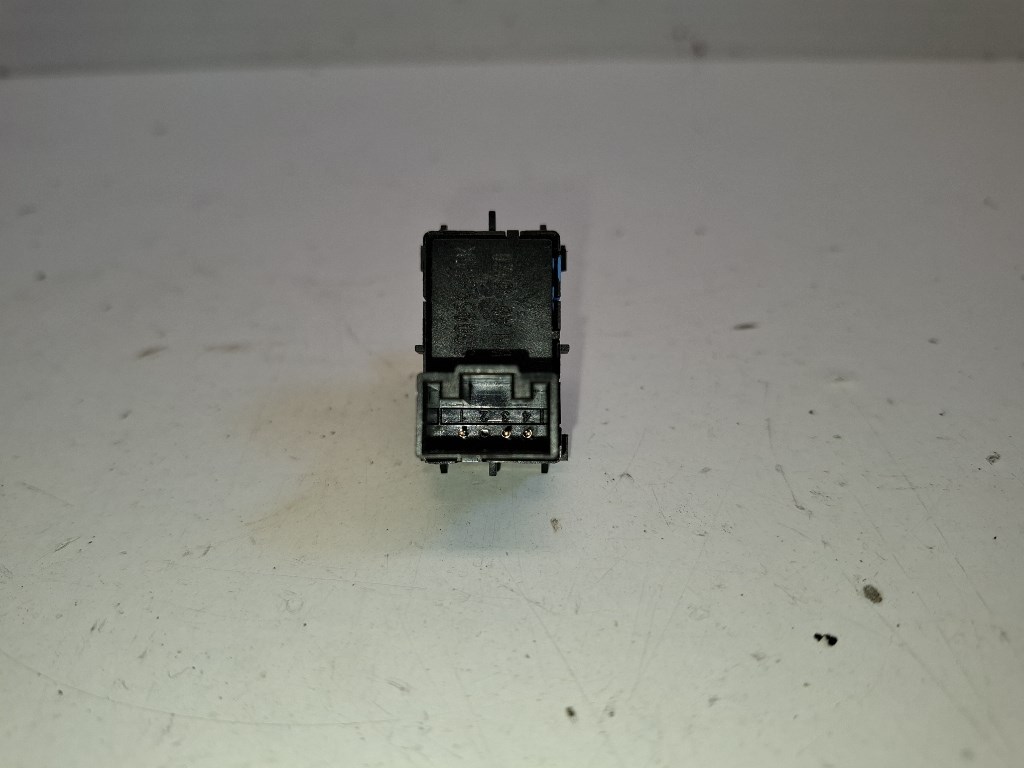 Skoda Karoq bal hátsó ablakemelõ kapcsoló 5G0959855K 3. kép