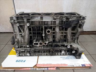 Volvo XC90  motorblokk fûzött hengerfej nélkül 30677367