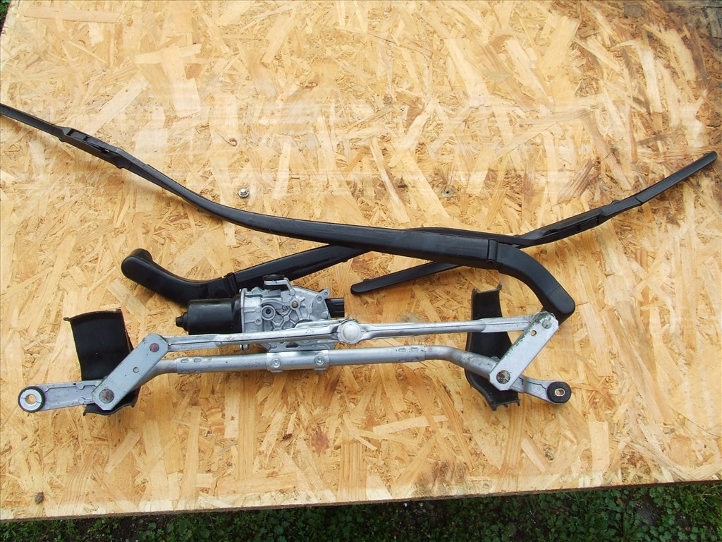 Mazda 3 (BM) első ablaktörlő motor szerkezet lapátok 58 ezer km 3. kép