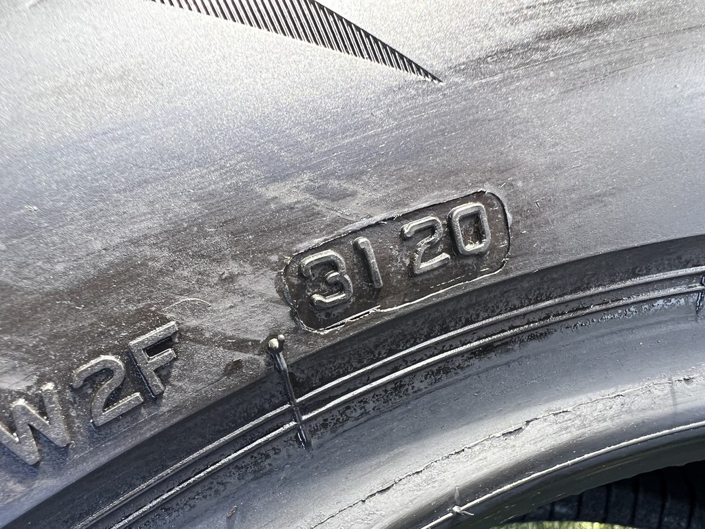 215/60 R16 Bridgestone Blizzak LM05 téli gumi 4,5-5mm 5. kép