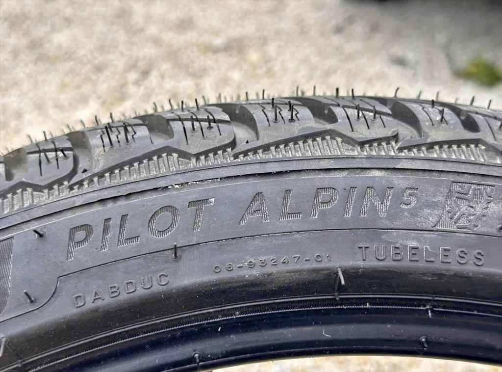  255/35 R21" új Michelin Alpin 5 téli gumi garnitúra 1. kép