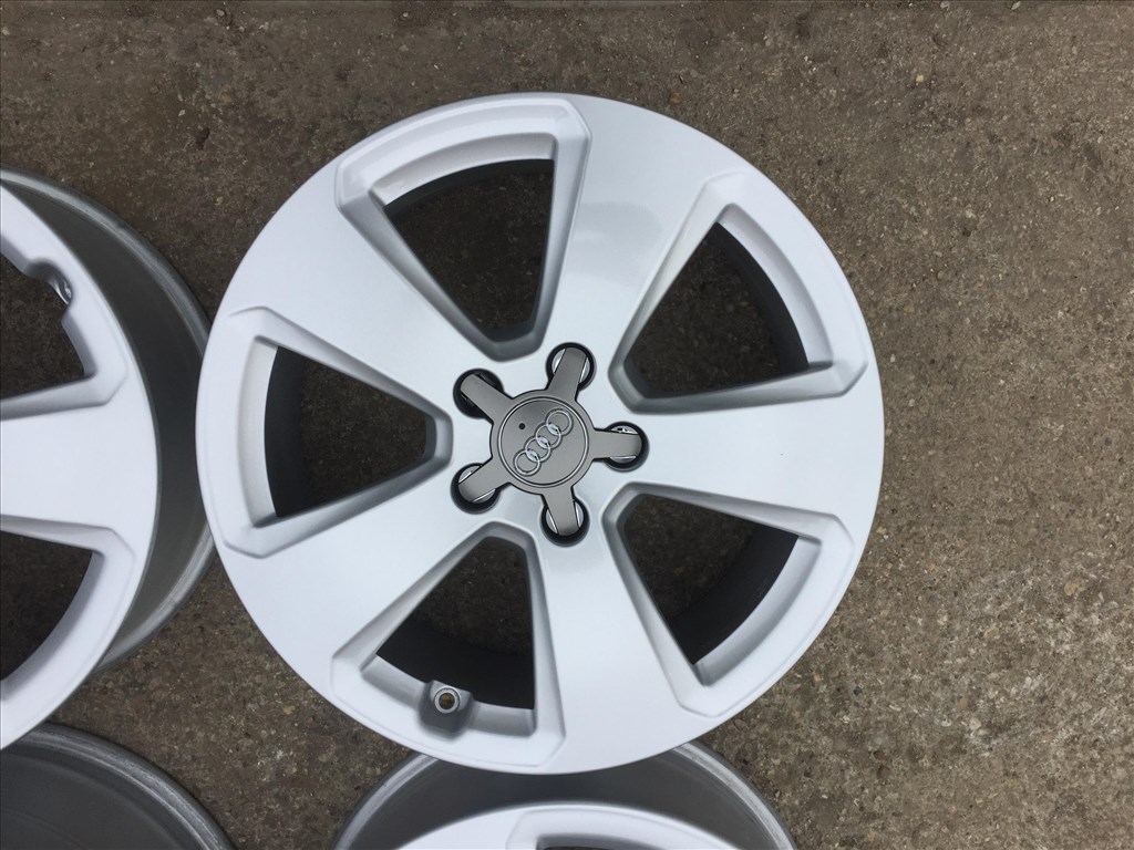 17-es, 5x112-es újszerű gyári Audi alufelni 2. kép